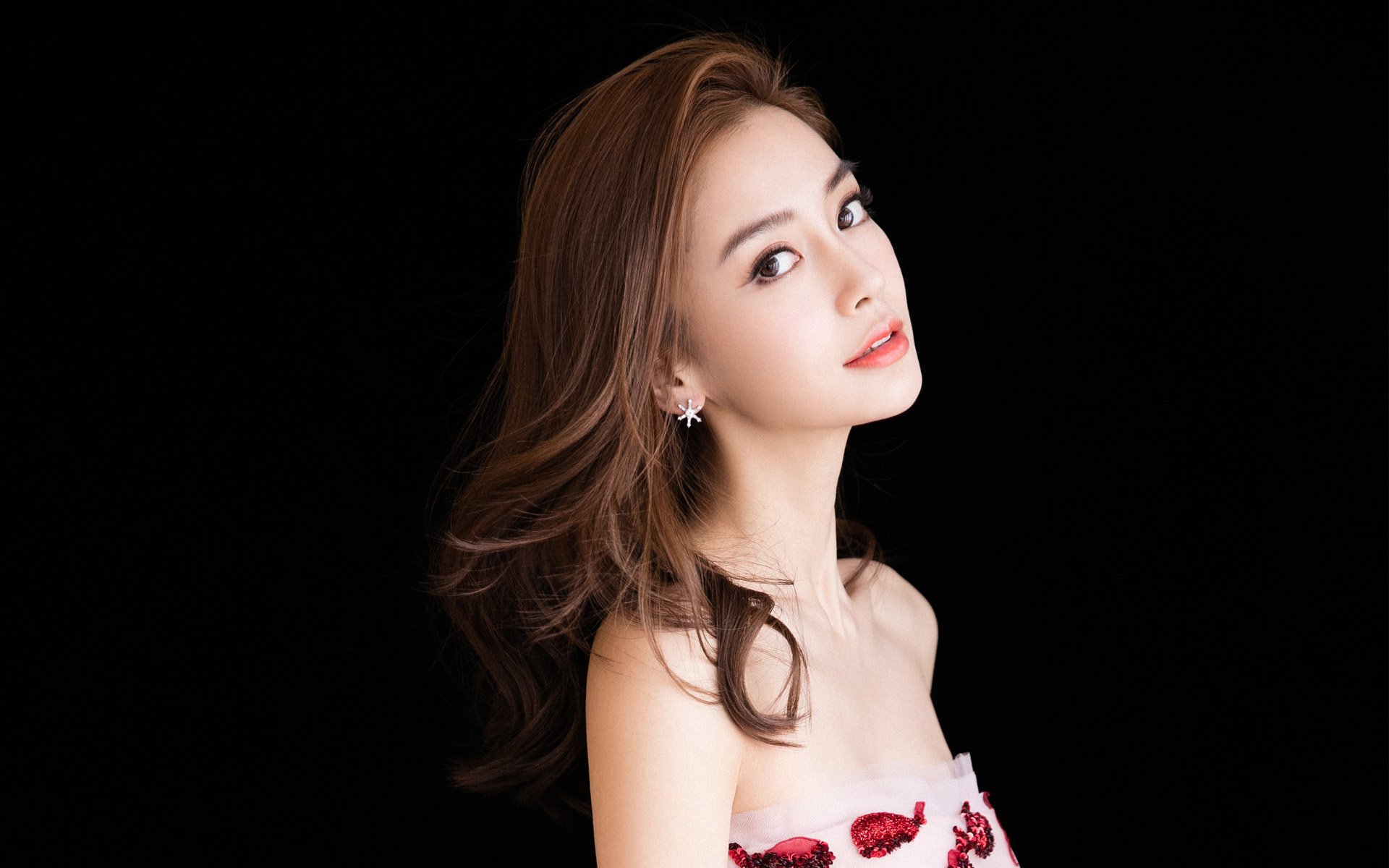 爱游戏体育平台-_湖人队拼尽全力，迎来胜利曙光_，湖人队v