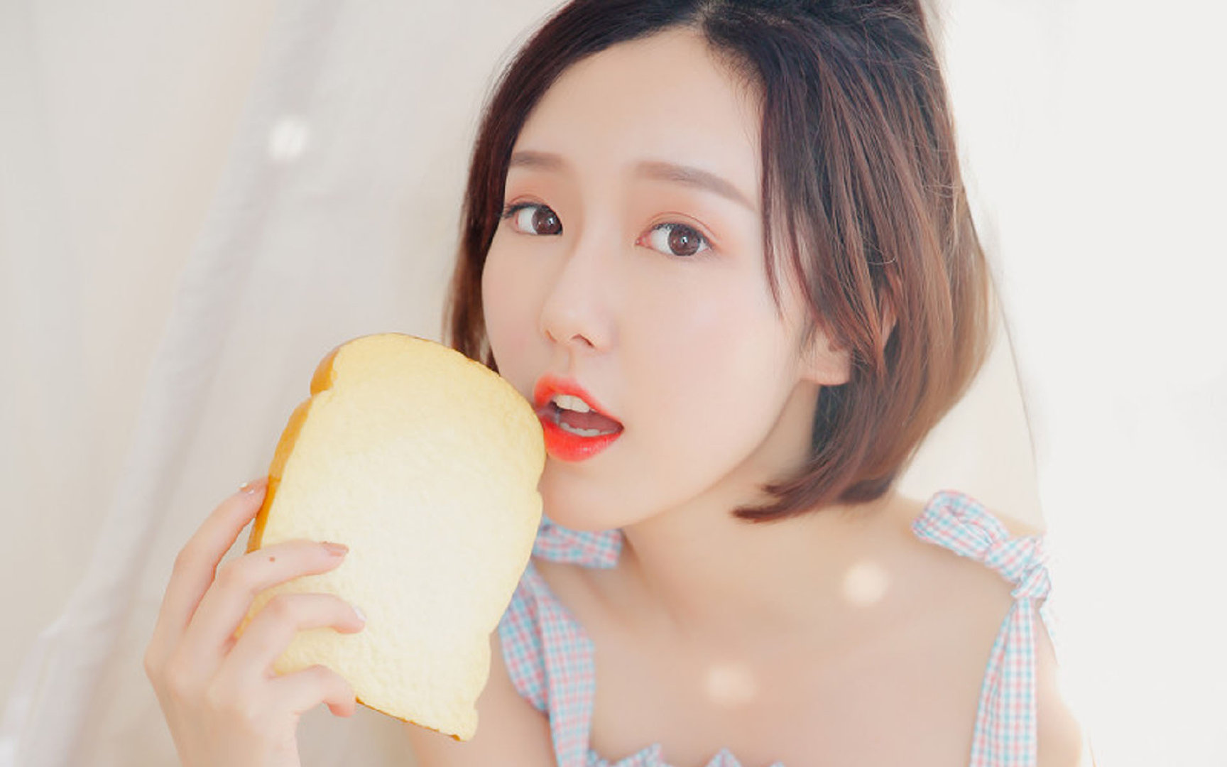 水晶泳池比赛，奢华泳池引领运动潮流，水晶游泳池