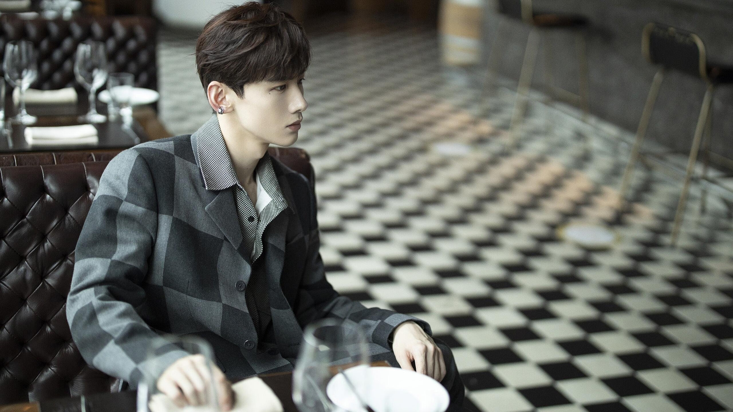 AYX GAMING-英超精彩对决，教练深度剖析战术调整与关键数据变化，英超教练胜率