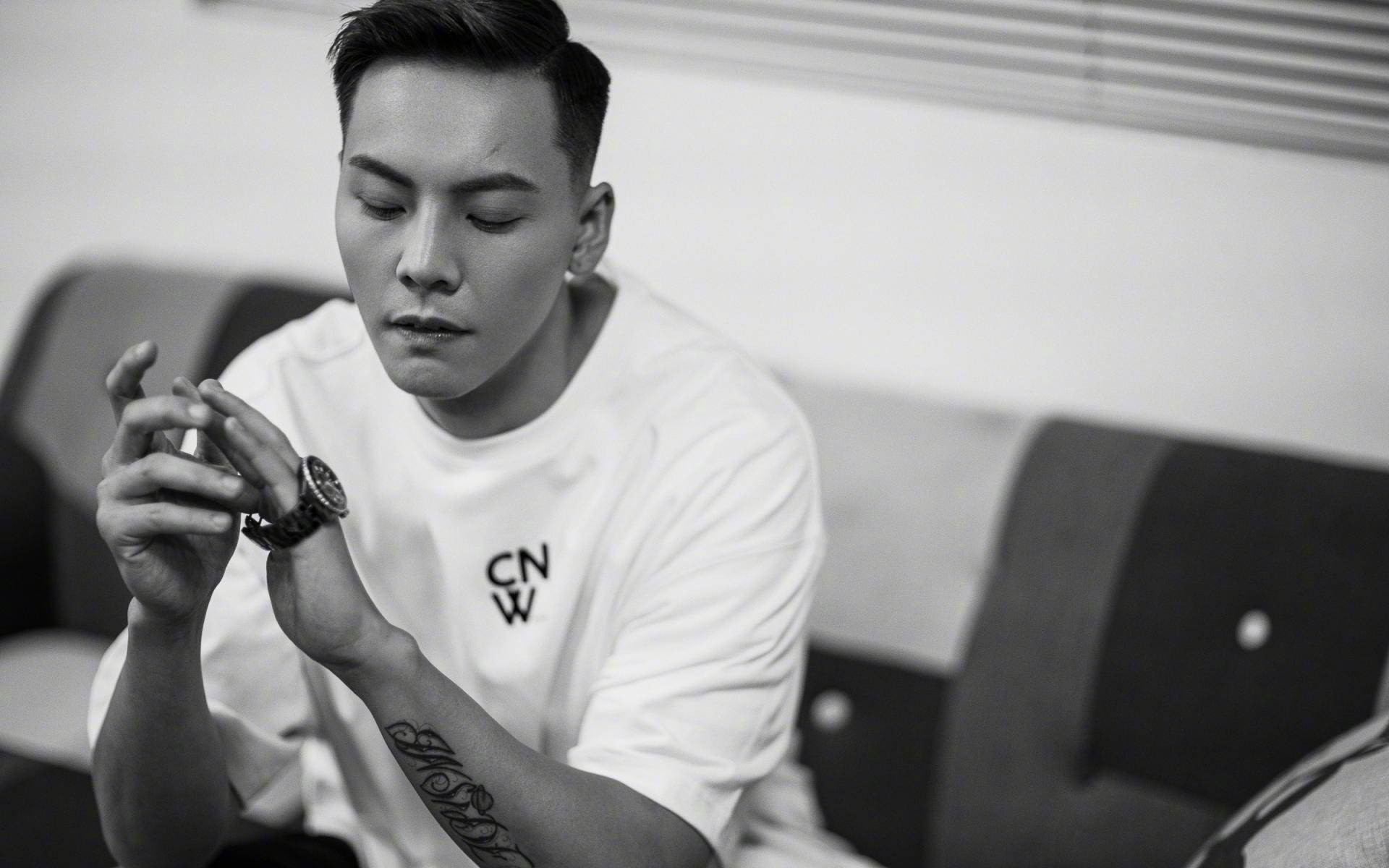 AYX体育官网-瓦伦西亚主场大胜拉科鲁尼亚在西甲继续领先，瓦伦西亚转会拉齐奥