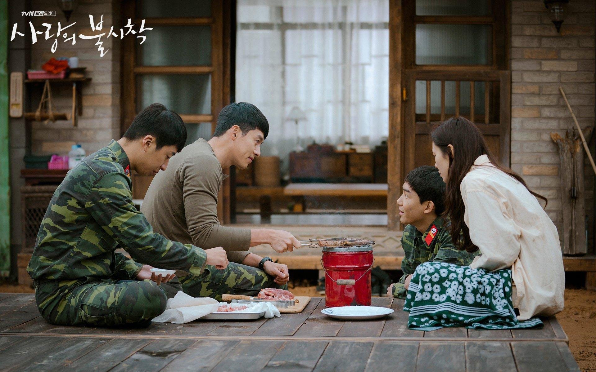 马赛边后卫插上助攻撕裂边路防守,马赛前锋