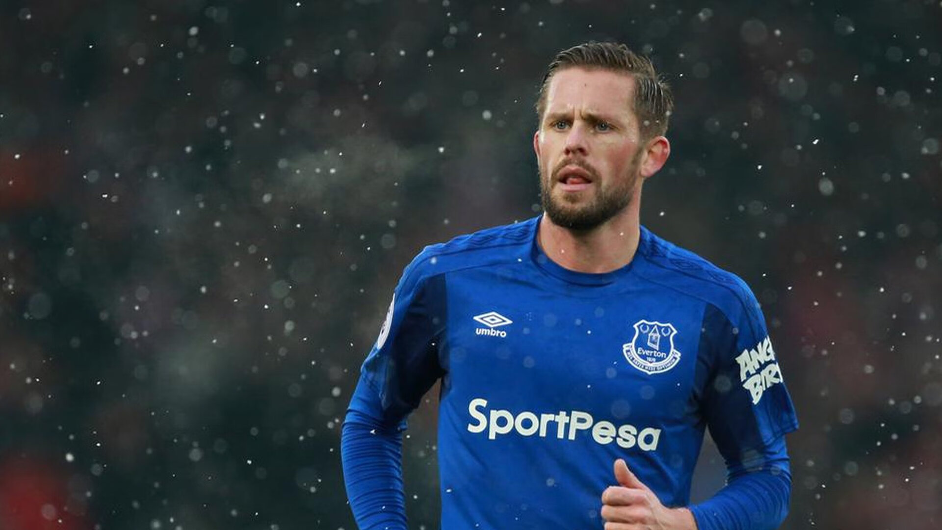 “腰旗美式橄榄球赛:东部新区运动热潮席卷赛场”